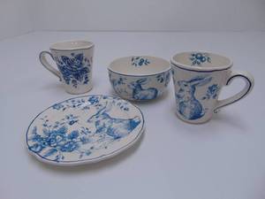 lot 314 image: Cute Bunny Ceramic Dish Set