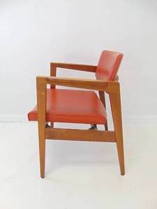 lot 421 image: GUNLOCKE Vintage Mid Century Rust Colored Vinyl & Walnut Chair