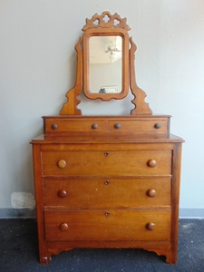lot 425 image: Antique Chest of Drawers with Mirror