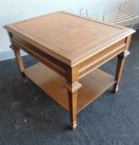 lot 410 image: Pretty Vintage Wood Side Table
