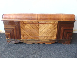 lot 413 image: Antique C-R Cedar Hope Chest