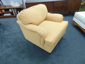 lot 243 image: Norwalk Furniture Classical Lounge Chair - SHOWROOM