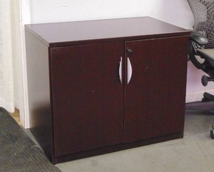 lot 71 image: Office Cabinet with Lock & Key - SHOWROOM