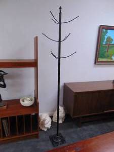 lot 75 image: Standing Metal Coat  Hat Rack - SHOWROOM