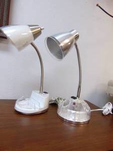 lot 365 image: Lot of 2 Desk Lamps - Both Working - SHOWROOM