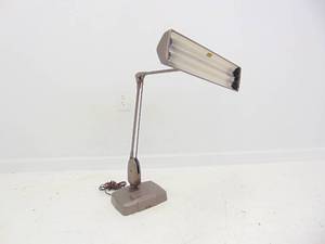lot 519 image: Vintage Mid Century Articulated Industrial Desk Lamp