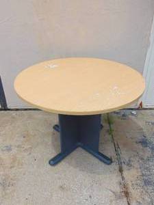 lot 527 image: Round Dining Table