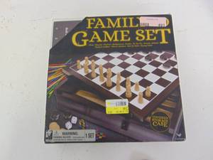 lot 491 image: Family Game Set