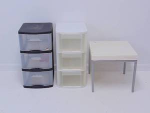 lot 507 image: Lot of Plastic Drawers & Table