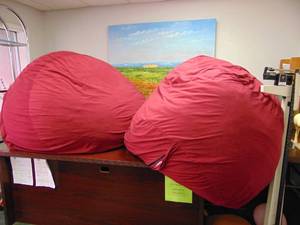 lot 702 image: Lot of 2 Ultimatesack 6000 with Ottomans (JUST ADDED IN AUCTION)