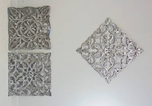 lot 195 image: Lot of 3 Silver Leaf Decorative Wall Art 23 X 23