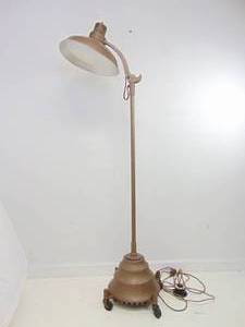 lot 149 image: Vintage Industrial Rolling Metal Floor Lamp General Electric Sunlamp Model BM14