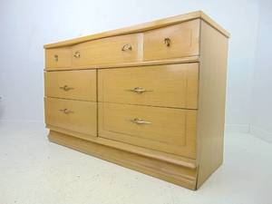 lot 25 image: Blonde Mid Century Dresser - SHOWROOM with Mirror