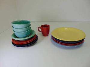 lot 419 image: Colorful Ceramic Dishes