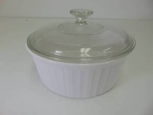 lot 365 image: Corning Ware Casserole Dish with Lid