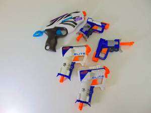 lot 366 image: Lot of Little Nurf Guns