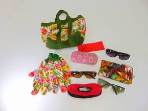 lot 371 image: Garden & Sunglass Set