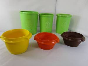 lot 258 image: Vintage Tupperware