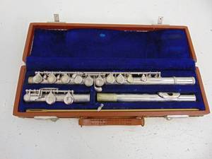 lot 31 image: OLDS Flute in Case