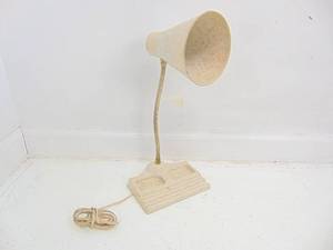 lot 212 image: Mid Century Vintage Gooseneck Fiberglass Desk Lamp - Beige