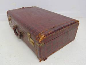 lot 457 image: Vintage Leather Suitcase