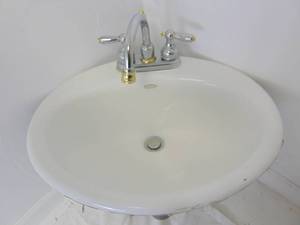 lot 472 image: Oval Sink & Faucet for Bathroom