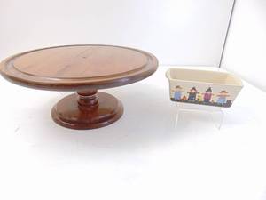 lot 294 image: Wood Cake Stand and Scarecrow Themed Ceramic