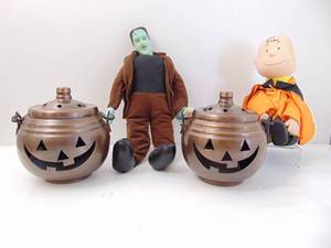 lot 295 image: Halloween Decor