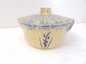 lot 312 image: Roseville Ohio Vintage Ceramic Pot with Lid RRP