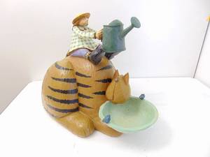 lot 318 image: WILLIRAYE STUDIO Large Figurine with Original Box 23L
