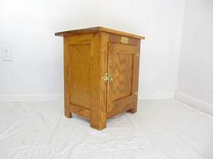 lot 69 image: Ice Box Style Oak End Table  Cabinet