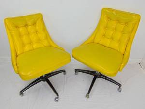 lot 70 image: Daystrom Pair of Tufted Sunshine Yellow Vinyl Mid Century Chairs - Need Work