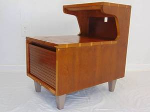 lot 77 image: Heritage Henredon Rare Vintage Mid Century Nighstand  End Table - Two Tier