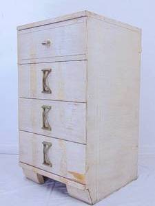 lot 81 image: Mid Century Johnson carper fashion trend chest
