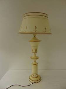 lot 393 image: Vintage Mid Century Metal Toleware Table Lamp - Ivory & Gold