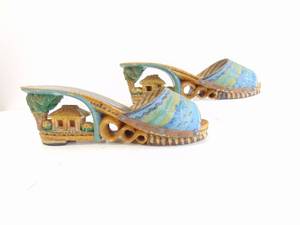 lot 421 image: Vintage Asian Mid Century Handmade Carved  Painted Pair of Womens Shoes