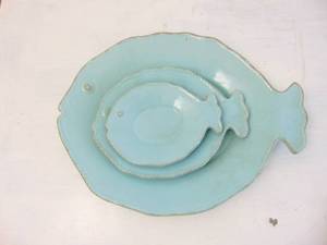 lot 440 image: Set of Ceramic Stackable Fish Plates
