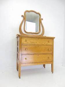 lot 403 image: Antique Chest of Drawers with Mirror