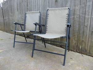 lot 91 image: Two Foldable Patio Chairs
