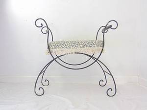 lot 473 image: Iron bench