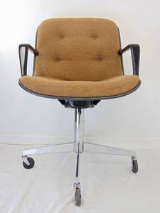 lot 54 image: Mid century modern Steelcase office  chair