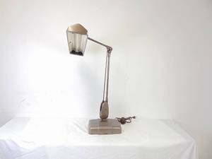 lot 138 image: Mid century desk lamp