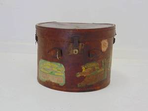 lot 90 image: Vintage Hat Leather Case