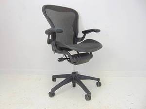 lot 515 image: Authentic Herman Miller Aeron  Office Chair