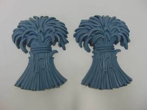 lot 234 image: Pair of Blue Metal Wheat Sheath Wall Decor