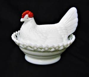 lot 503 image: Large Vintage Milk Glass Hen on Nest Candy Dish