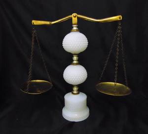 lot 504 image: Vintage Hobnail Milk Glass Scale