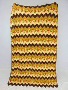 lot 332 image: Vintage 1970s Handmade Afghan Blanet Chevron Pattern