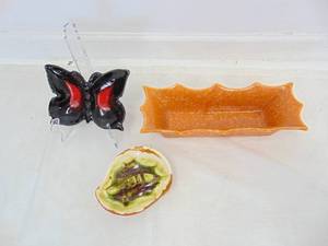 lot 335 image: Vintage Ceramics with Dish and Two Ashtrays
