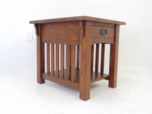 lot 541 image: Mission Style Side Table  End Table